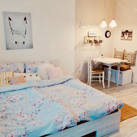 Sandra'S Studio Apartment Klagenfurt am Woerthersee Ruang foto